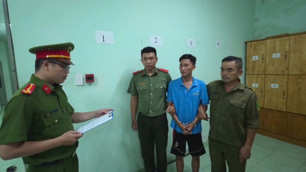 Công an TP.HCM tạm giữ đối tượng bạo hành con riêng của người tình