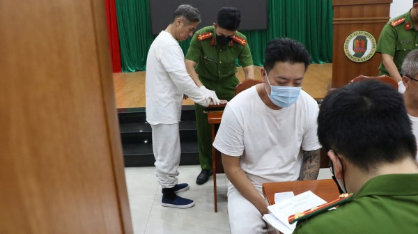 Công an TP.HCM tiếp nhận 33 công dân Việt Nam bị Mỹ trục xuất Công an TP.HCM tiếp nhận 33 công dân Việt Nam bị Mỹ trục xuất