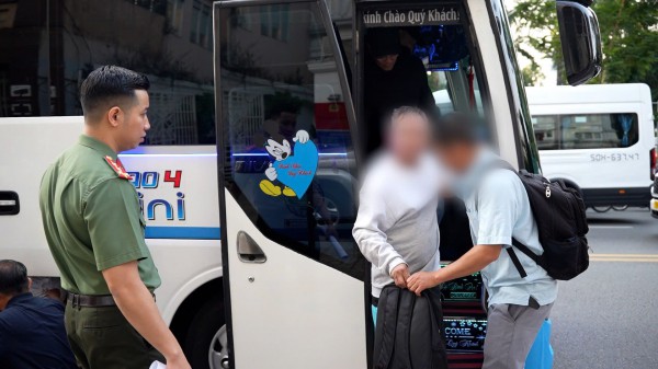 Công an TP.HCM tiếp nhận 34 công dân bị Mỹ trục xuất