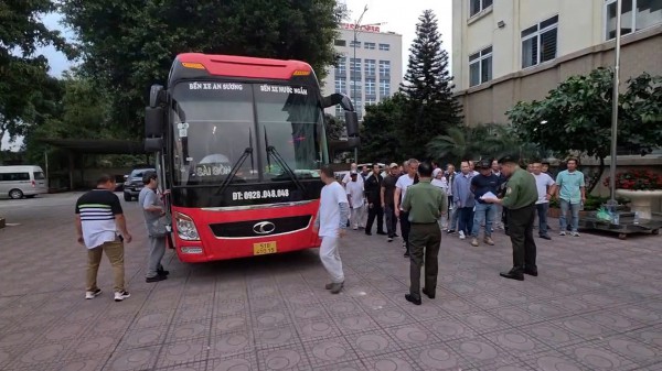 Công an TP.HCM tiếp nhận 34 công dân bị Mỹ trục xuất