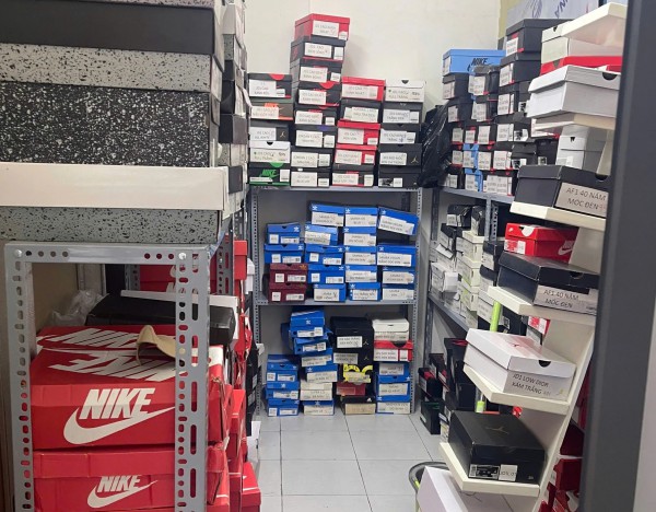 Công an TP.HCM triệt phá đường dây giày, dép giả thương hiệu nổi tiếng quy mô khủng Công an TP.HCM triệt phá đường dây giày, dép giả thương hiệu nổi tiếng quy mô khủng