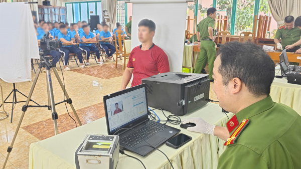 Công an TP.HCM vượt hơn 200 km cấp thẻ căn cước cho người cai nghiện