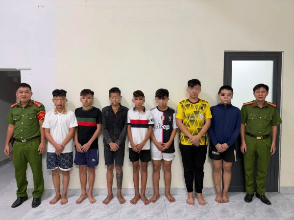 Công an TP.HCM xử lý 7 thiếu niên gây rối quanh Bệnh viện Chợ Rẫy Công an TP.HCM xử lý 7 thiếu niên gây rối quanh Bệnh viện Chợ Rẫy