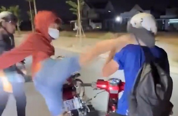 Công an Tây Ninh triệu tập 2 thanh thiếu niên đánh học sinh