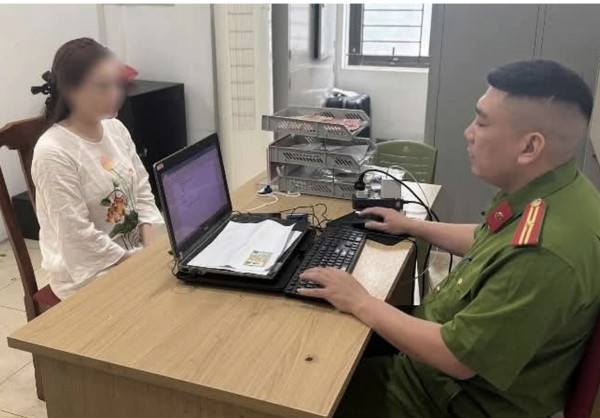 Công an lập hồ sơ xử lý cô gái chửi, tát nam tài xế ô tô