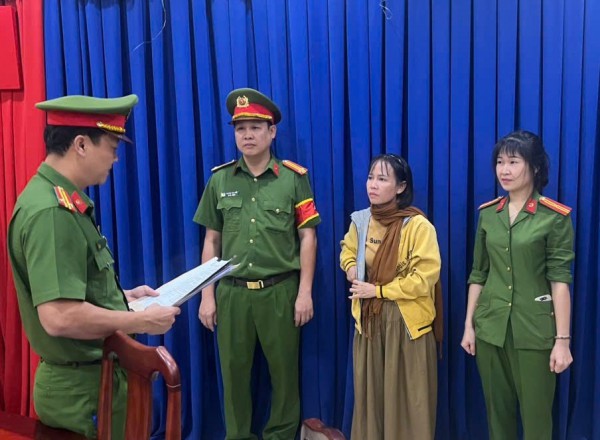 Công an tỉnh Đồng Nai bắt chủ nợ giả chữ ký công nhân lừa rút tiền BHXH Công an tỉnh Đồng Nai bắt chủ nợ giả chữ ký công nhân lừa rút tiền BHXH