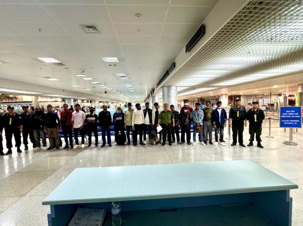 Công an tỉnh Đồng Nai trục xuất 36 người Bangladesh cư trú bất hợp pháp