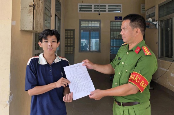 Công an xã Thái Mỹ truy bắt nhanh tên cướp, thu hồi tài sản cho dân