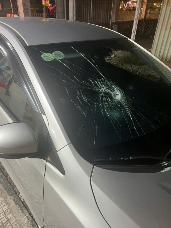 Công an xác minh nhóm người chặn ô tô, đập bể kính chắn gió ở Vĩnh Long Công an xác minh nhóm người chặn ô tô, đập bể kính chắn gió ở Vĩnh Long