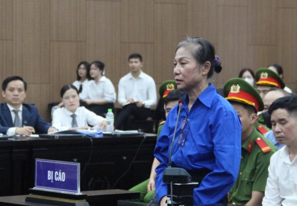 Cựu Bí thư Vĩnh Phúc Hoàng Thị Thúy Lan khai nhận hối lộ để làm từ thiện Cựu Bí thư Vĩnh Phúc Hoàng Thị Thúy Lan khai nhận hối lộ để làm từ thiện