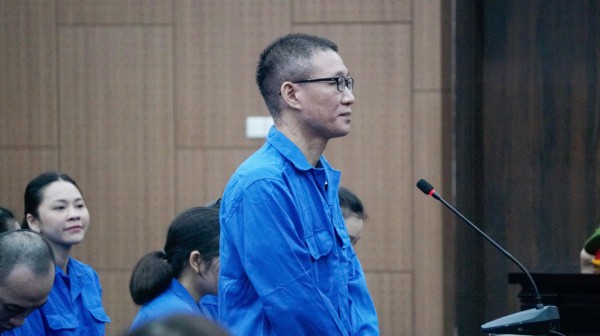 Cựu Phó chủ tịch phường ‘xào ke’ thâu đêm cùng nữ nhân viên lãnh án 7 năm tù