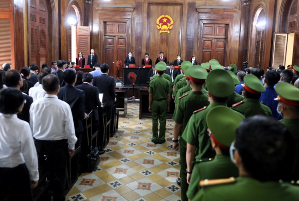 Cựu Phó cục trưởng Cục Thuế TP.HCM Nguyễn Thị Bích Hạnh và 66 bị cáo hầu tòa