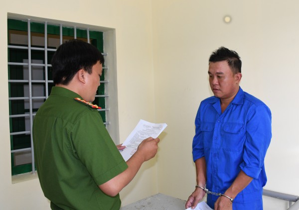 Cựu bảo vệ công ty vào phòng ngủ, tấn công 2 mẹ con để cướp tài sản