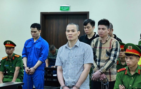 Cựu công an khai gì về việc dùng xe biển xanh chở ma túy cho 'bà trùm'? Cựu công an khai gì về việc dùng xe biển xanh chở ma túy cho 'bà trùm'?