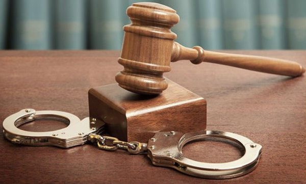 Cựu hiệu trưởng bị truy tố vì lạm thu tiền dạy thêm Cựu hiệu trưởng bị truy tố vì lạm thu tiền dạy thêm