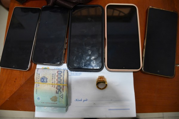 Du khách Kazakhstan tắm biển Mỹ Khê, mất 2 iPhone trị giá 75 triệu đồng