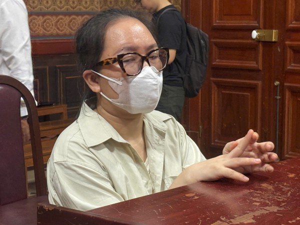 Dùng chiêu 'vong nhập, bùa ngải' lừa 28 tỉ đồng, nữ thầy bói lãnh tù chung thân Dùng chiêu 'vong nhập, bùa ngải' lừa 28 tỉ đồng, nữ thầy bói lãnh tù chung thân