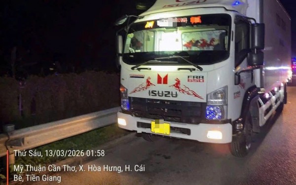 Dừng, đỗ trái quy định trên cao tốc Trung Lương - Mỹ Thuận - Cần Thơ, nhiều xe bị phạt nặng Dừng, đỗ trái quy định trên cao tốc Trung Lương - Mỹ Thuận - Cần Thơ, nhiều xe bị phạt nặng