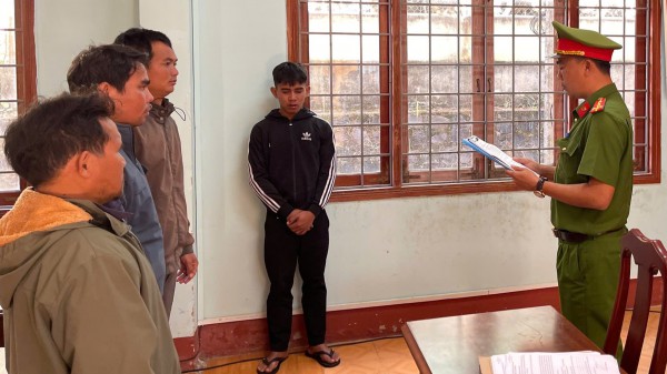 Gia Lai: Người tông xe vào CSGT bị khởi tố tội giết người Gia Lai: Người tông xe vào CSGT bị khởi tố tội giết người