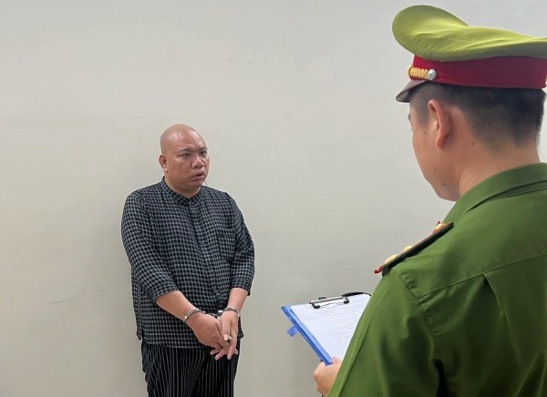 Giám đốc 'dởm' lừa đảo 1,85 tỉ đồng bằng chiêu môi giới thầu xây dựng Giám đốc 'dởm' lừa đảo 1,85 tỉ đồng bằng chiêu môi giới thầu xây dựng