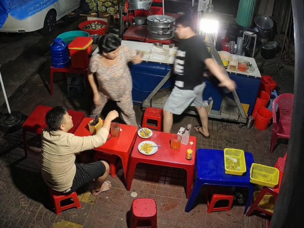 Hành hung cụ bà bán bánh bèo ở Quy Nhơn gây phẫn nộ Hành hung cụ bà bán bánh bèo ở Quy Nhơn gây phẫn nộ