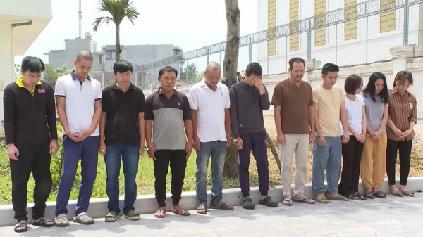 Hình ảnh rợn người trong các xưởng làm thuốc giả