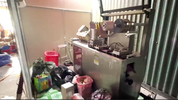 Hình ảnh rợn người trong các xưởng làm thuốc giả