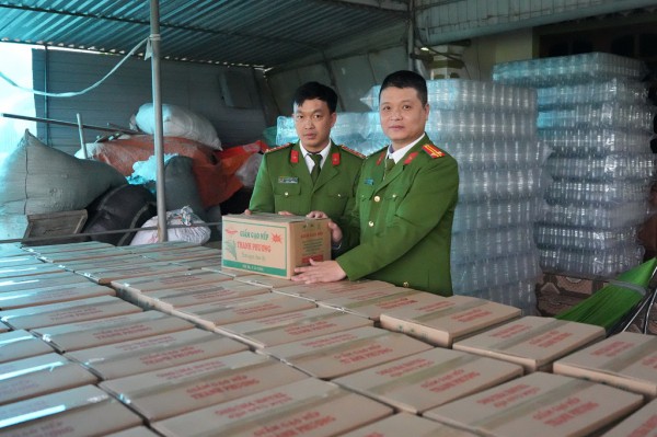 Hóa chất và nước lã cho 'ra lò' 60.000 lít 'giấm gạo lên men tự nhiên'