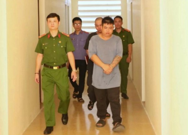 Khởi tố 2 bị can quay hình CSGT, đưa ra thông tin quy chụp để tống tiền