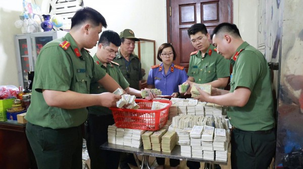 Khởi tố 3 bị can 'rút ruột' hàng tỉ đồng công đức tại đền Kỳ Cùng