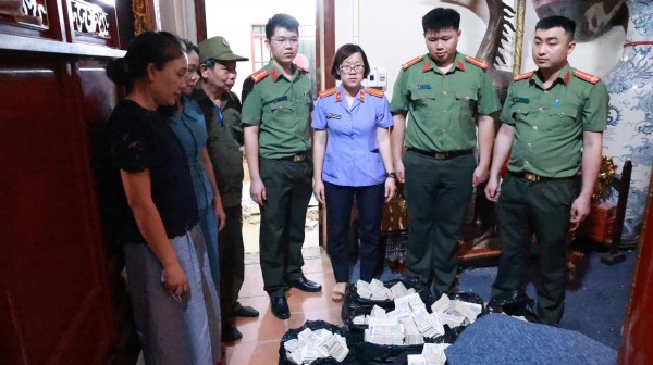 Khởi tố 3 bị can 'rút ruột' hàng tỉ đồng công đức tại đền Kỳ Cùng