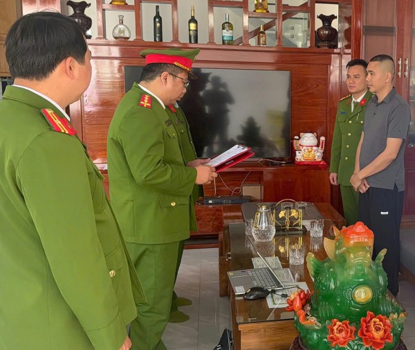 Khởi tố 3 bị can xông vào bãi tập kết cát cản trở hoạt động kinh doanh