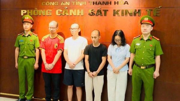 Khởi tố 4 người buôn lậu xe điện 3 bánh Trung Quốc Khởi tố 4 người buôn lậu xe điện 3 bánh Trung Quốc