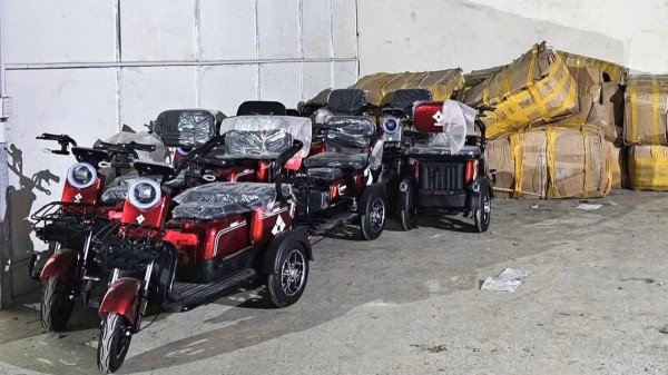 Khởi tố 4 người buôn lậu xe điện 3 bánh Trung Quốc Khởi tố 4 người buôn lậu xe điện 3 bánh Trung Quốc