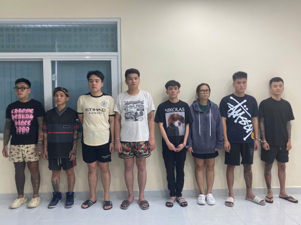 Khởi tố 8 người trong đường dây 'bóng cười' trăm tỷ núp bóng quán bar ở TP.HCM Khởi tố 8 người trong đường dây 'bóng cười' trăm tỷ núp bóng quán bar ở TP.HCM