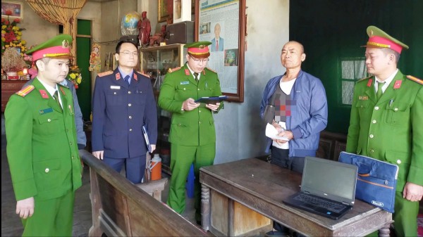 Khởi tố người đàn ông bôi nhọ danh dự của lãnh đạo Đảng, Nhà nước