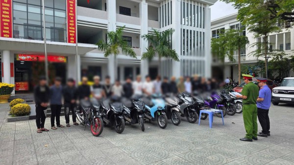 Khởi tố nhóm thanh thiếu niên rượt chém người đi đường ở Đà Nẵng Khởi tố nhóm thanh thiếu niên rượt chém người đi đường ở Đà Nẵng