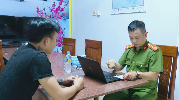 Kiểm tra xe container, phát hiện lô thuốc lá lậu 'khủng' tại Gia Lai Kiểm tra xe container, phát hiện lô thuốc lá lậu 'khủng' tại Gia Lai