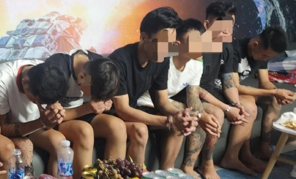 Kiên Giang: Bắt quả tang 20 thanh thiếu niên sử dụng ma túy