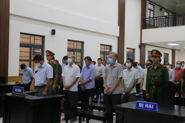 Ký hồ sơ khống, 3&nbsp;cựu&nbsp;Phó chủ tịch thành phố Long Xuyên cũ hầu tòa