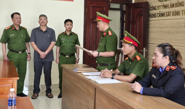Lâm Đồng: Bắt giam 2 lãnh đạo xã liên quan vụ khai thác cát trái phép