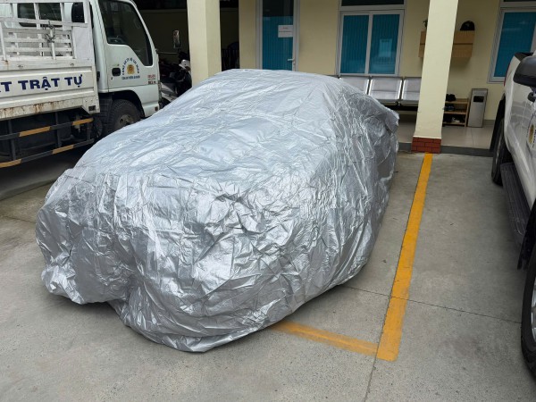 Lấy lời khai nam thanh niên biểu diễn ô tô Porsche trong khu Sala