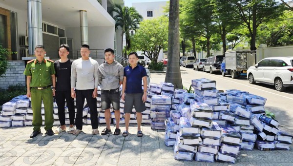 Liên tiếp phá đường dây mua bán 'khí cười' quy mô 'khủng' ở Đà Nẵng Liên tiếp phá đường dây mua bán 'khí cười' quy mô 'khủng' ở Đà Nẵng