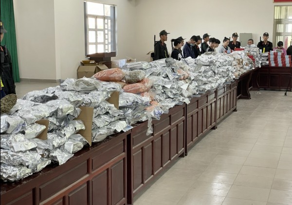 Lộ đường dây ma túy khủng từ nhóm ‘Cô tiên thơm, chuyên mùi’