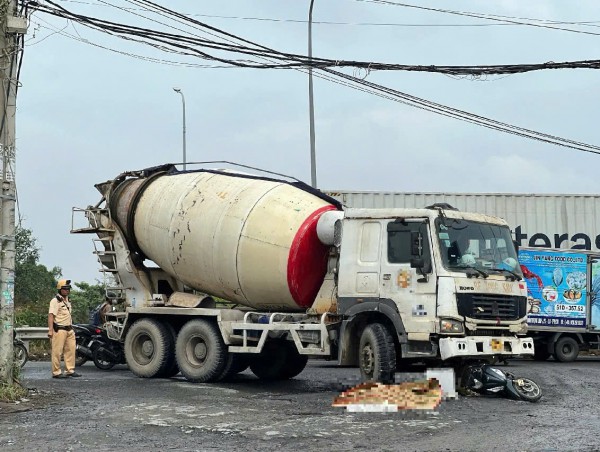 Loạt bãi xe tự phát dọc đường Võ Chí Công: Kiểm tra xong… vẫn hoạt động