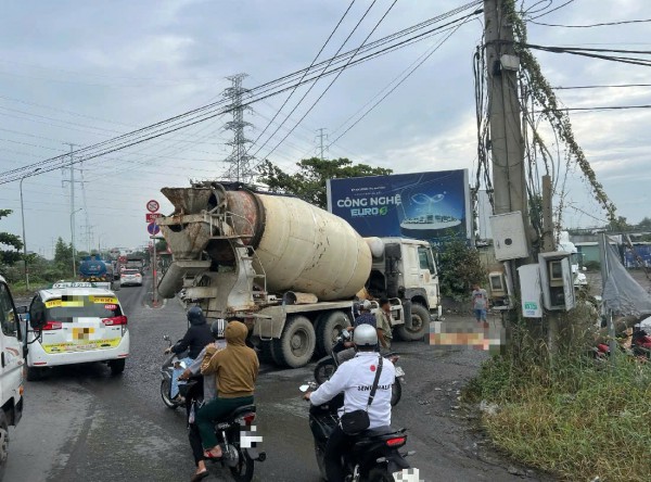 Loạt bãi xe tự phát dọc đường Võ Chí Công: Kiểm tra xong… vẫn hoạt động