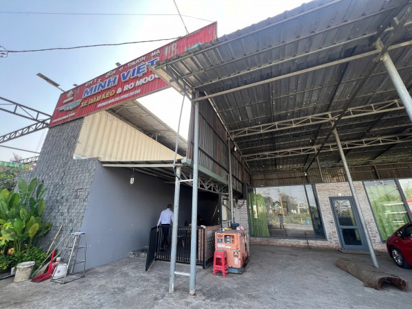 Loạt bãi xe tự phát dọc đường Võ Chí Công: Kiểm tra xong… vẫn hoạt động