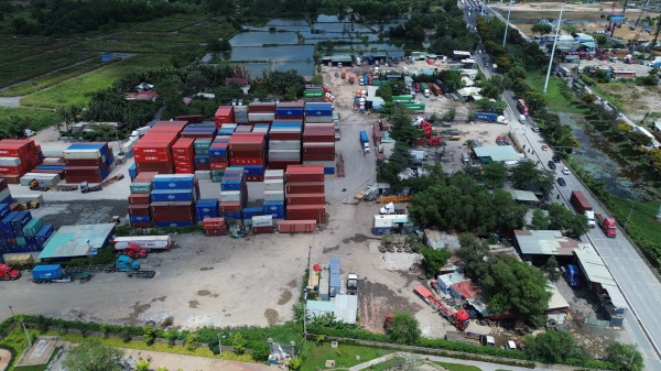 Loạt bãi xe tự phát dọc đường Võ Chí Công: Kiểm tra xong… vẫn hoạt động