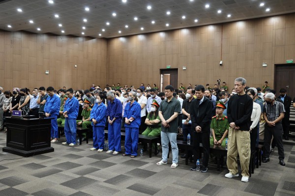 Luật sư đánh bạc xin được ghi nhận khi vận động 2 bị cáo ra trình diện Luật sư đánh bạc xin được ghi nhận khi vận động 2 bị cáo ra trình diện