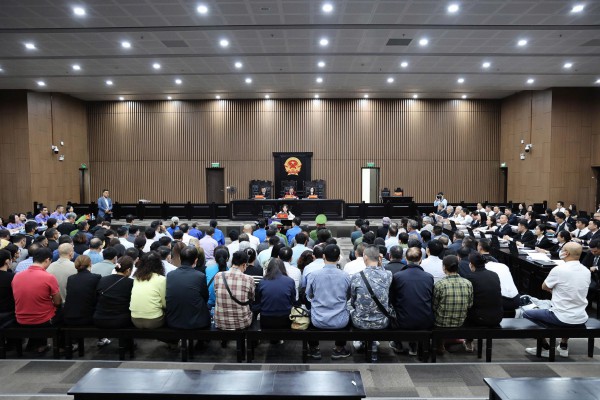 Luật sư đánh bạc xin được ghi nhận khi vận động 2 bị cáo ra trình diện Luật sư đánh bạc xin được ghi nhận khi vận động 2 bị cáo ra trình diện